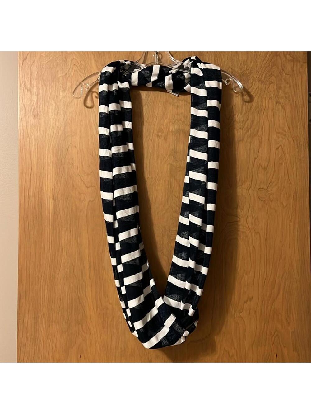 NWOT Blue & White Striped Infinity Scarf One Size - Lightweight Casual Accessory - Picture 2 of 4